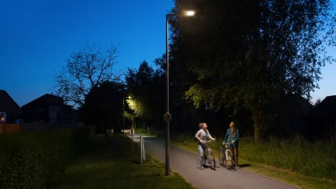 Smart lighting protects nature along Mandel bike path while creating a well-lit path when people arrive