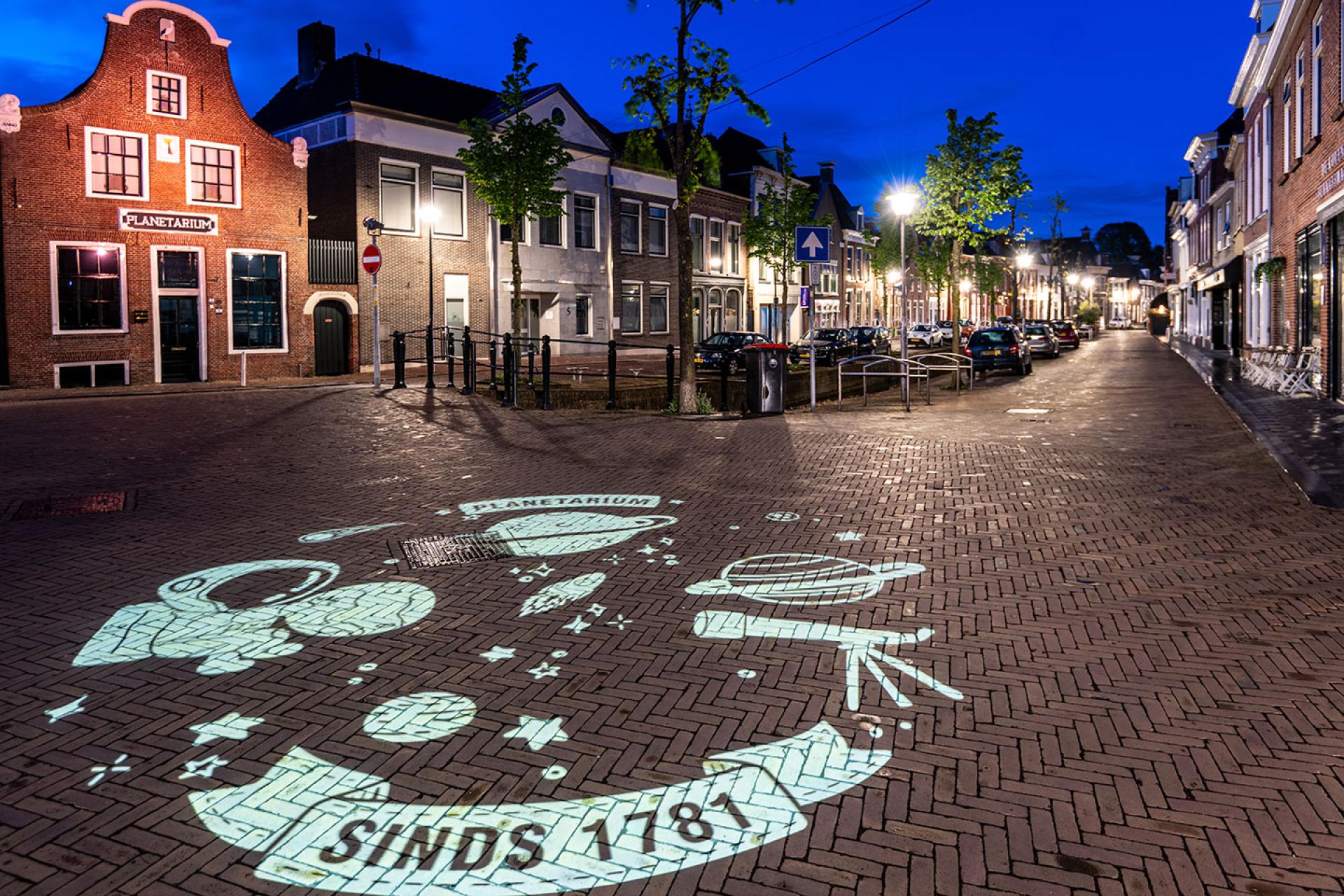 VALINTO GOBO projects intricate patterns and logos onto the ground in Franeker, providing an energy-efficient lighting with a fun ambiance