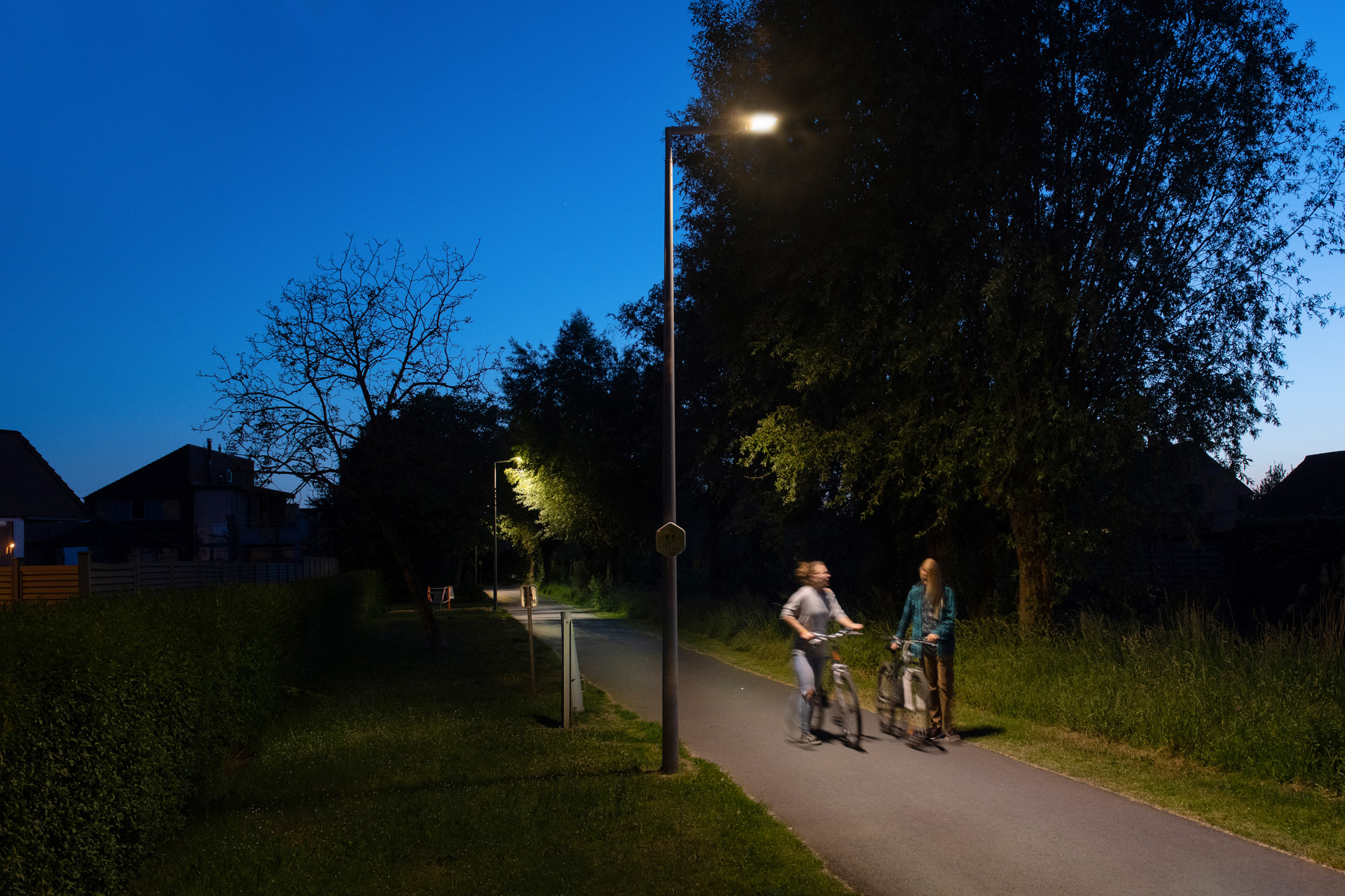 Sustainable and self-supporting lighting Mandel bike path Schréder